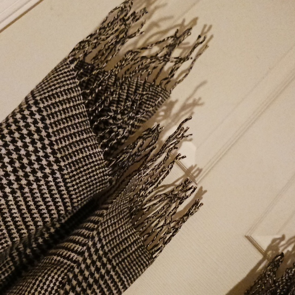 New Ladies Shawl - Picture 6 of 10